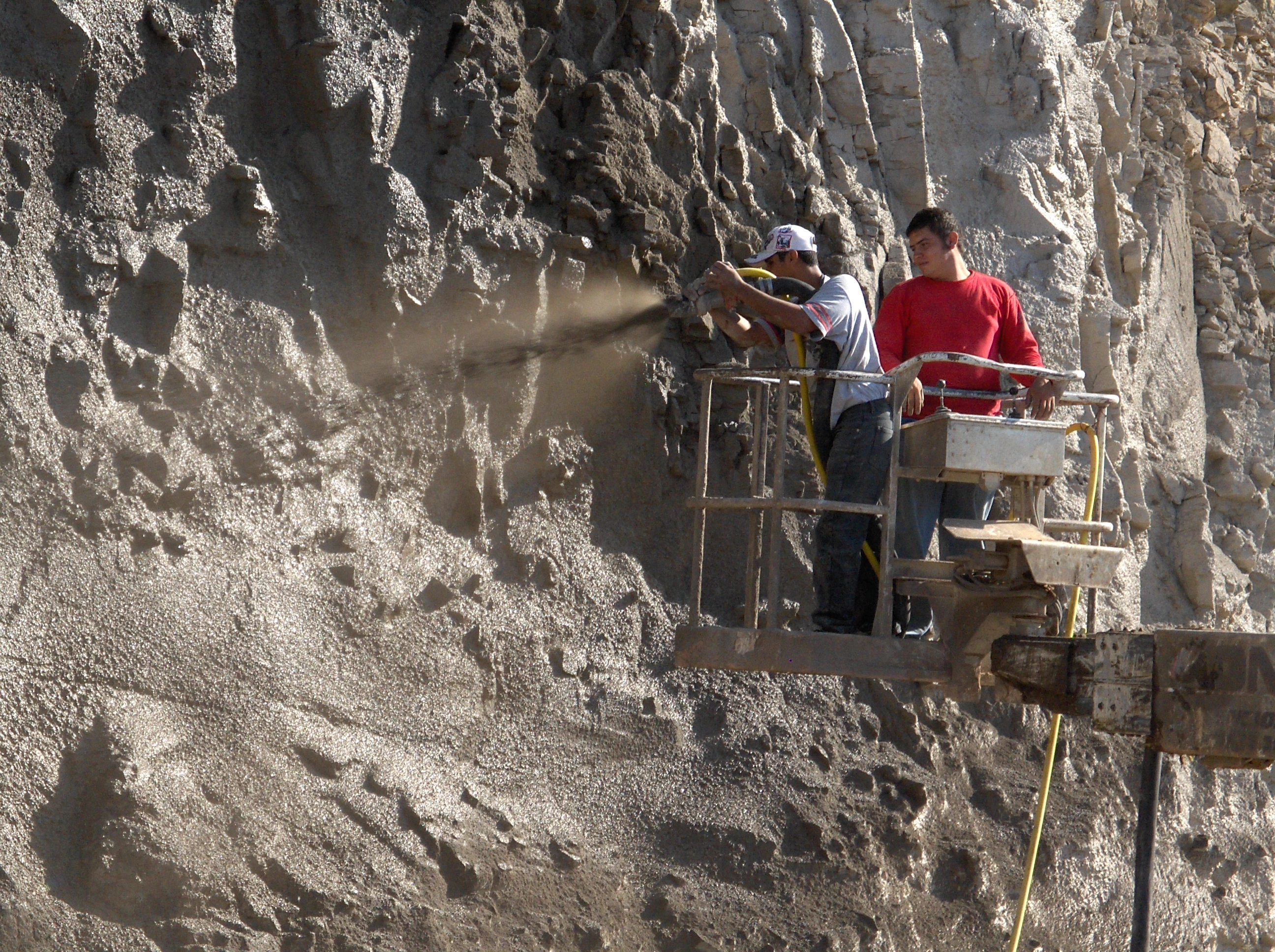 Aplicación de concreto lanzado vía húmeda